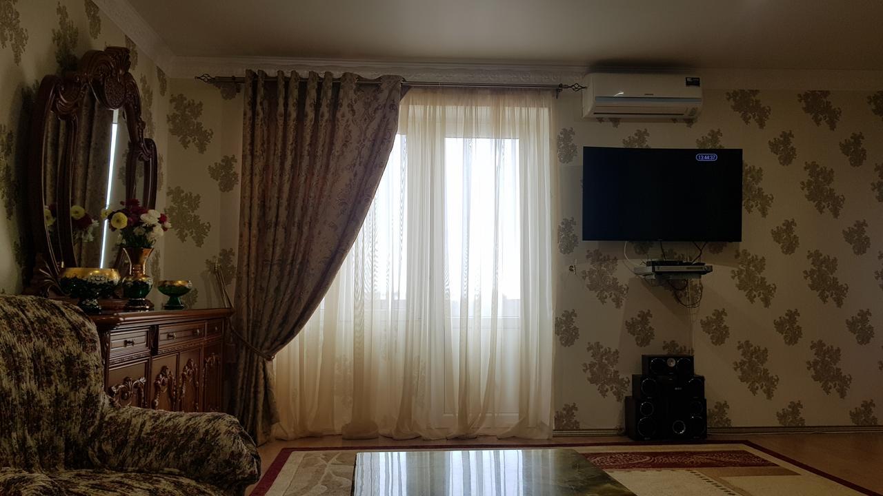 Люкс Апартаменты Центр Sukhumi Bagian luar foto